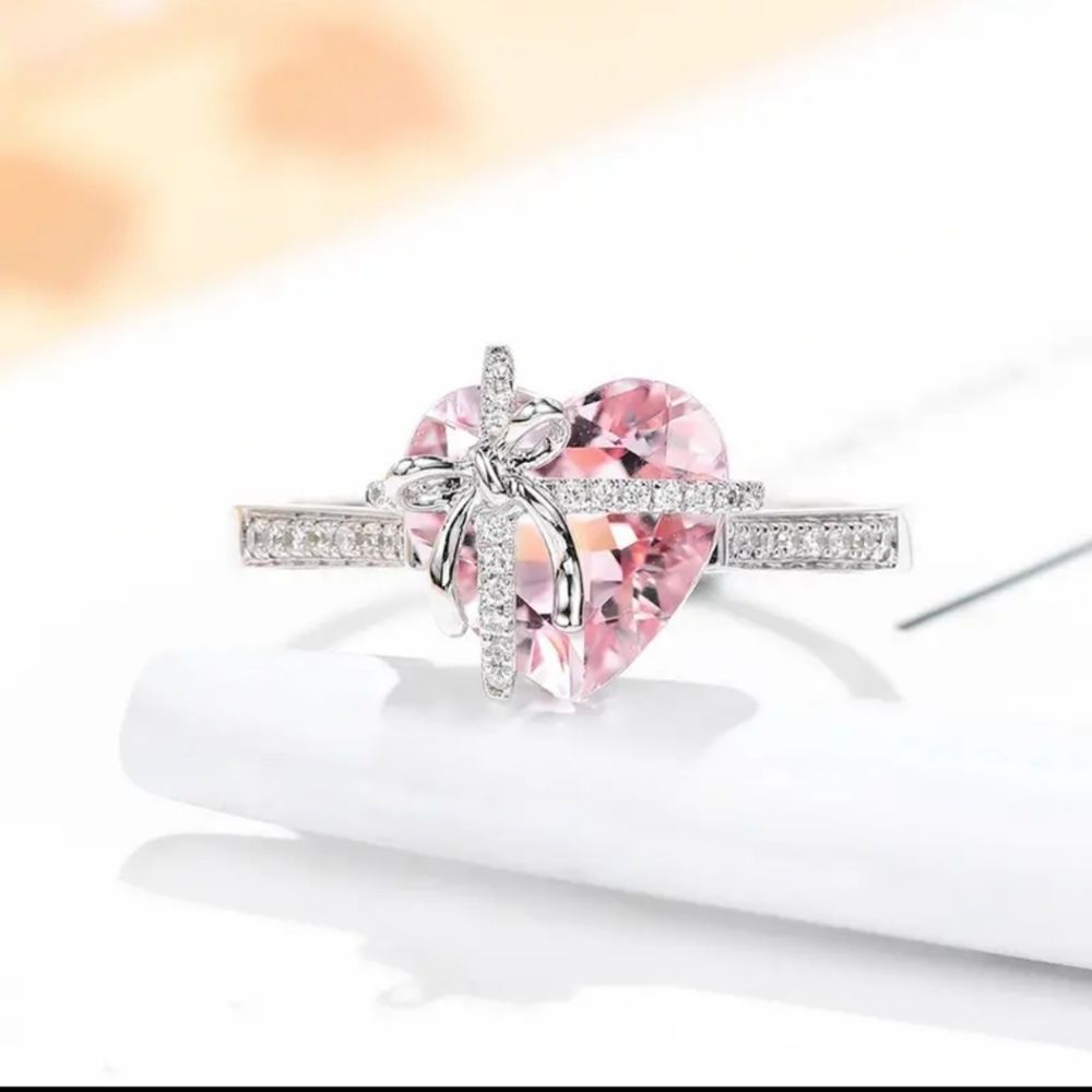 Elegant Pink Heart Zircon Engagement Ring